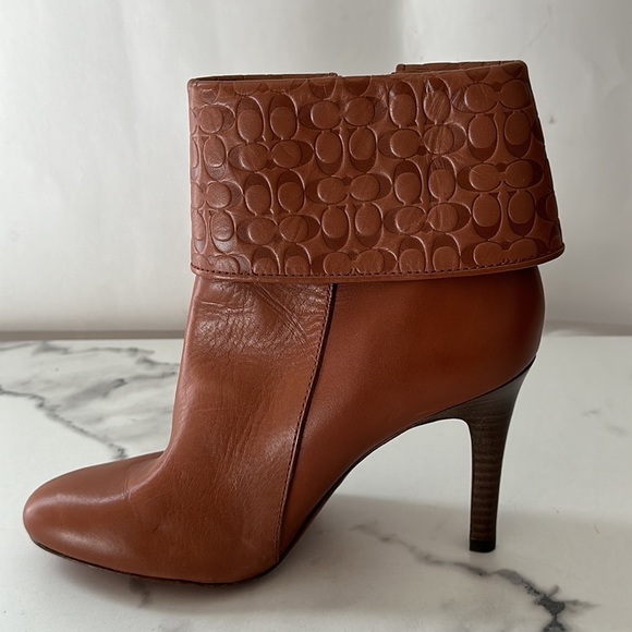 Coach- Mackenna CC logo ankle boot - Picture 6 of 16
